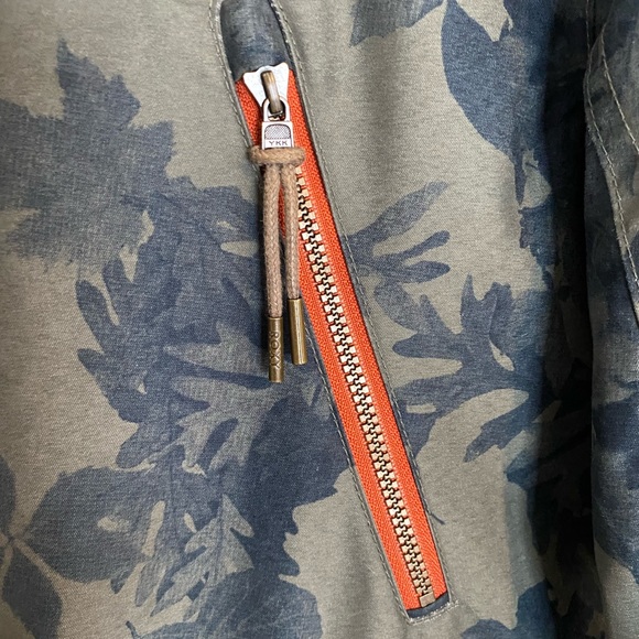 Roxy Tribe Snowboard Jacket (Small) - Picture 8 of 13